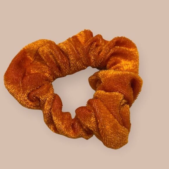 🆕 2/$20 Velvet Scrunchie Duo - Picture 3 of 3